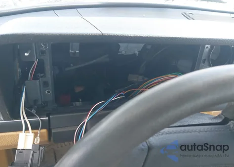 1988 Volvo 244 Dl/Gl z USA, uszkodzony, nr VIN YV1AX8844J1318926